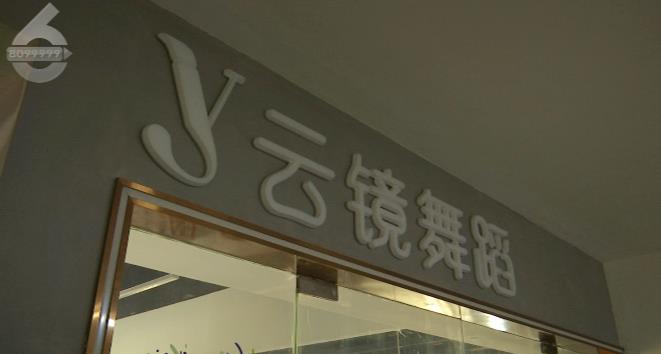 DƬ
